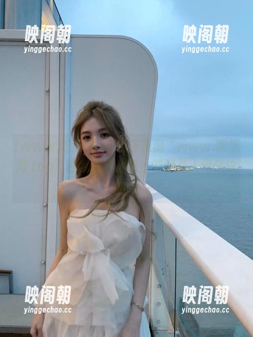 谁说深夜刷“www.吃瓜网.top”的我永不迷路？明明是人间迷途啊～