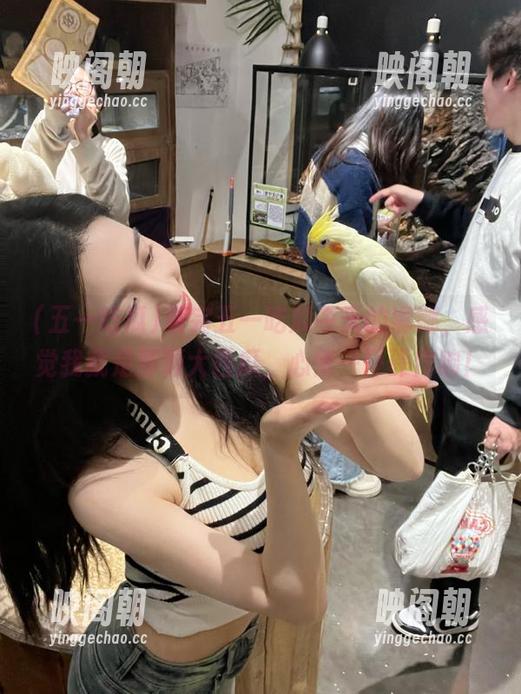 五一吃瓜 看完五一吃瓜今天的娜娜,感觉我就是那颗大西瓜,心情一砰砰作响!