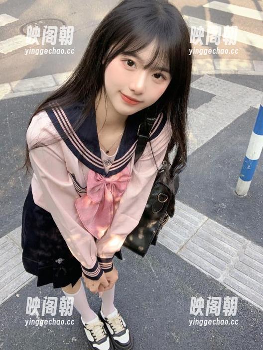 想知道谁和谁一起吃午餐？快下载冲哥黑料app，绝对是全网八卦的深度挖掘神器！