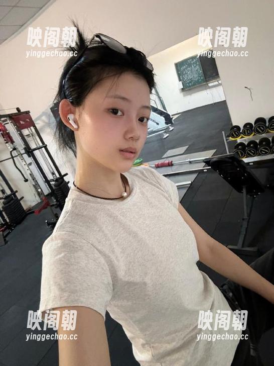 小明居然在舞台下说糖醋排骨，分享你不知道的反差吃瓜黑料！