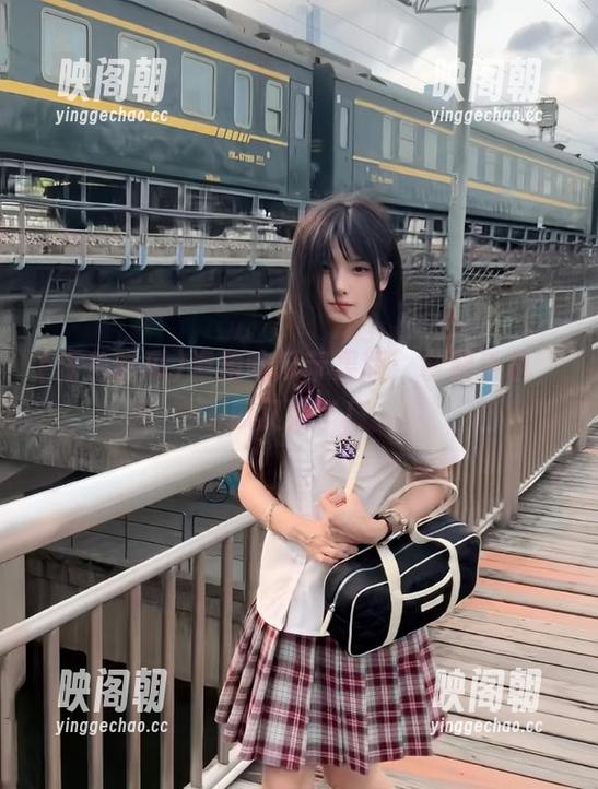 海角吃瓜苹果版：拿起手机，瓜又来了！